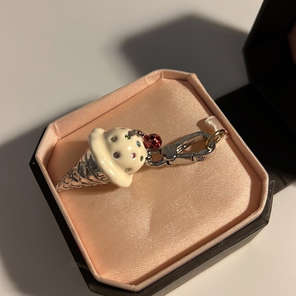 Juicy couture charm. - Picture 4 of 7